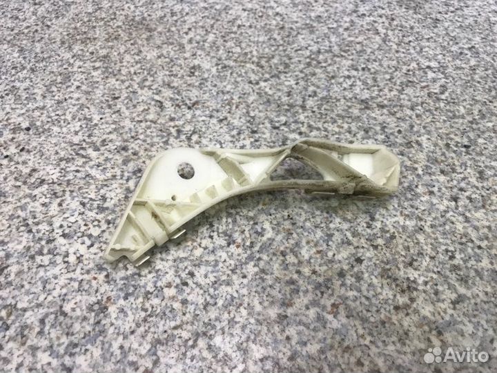 Кронштейн бампера прав. перед. Mazda 6