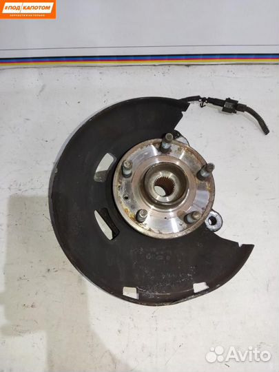 Кулак передний правый Opel Astra J 2011