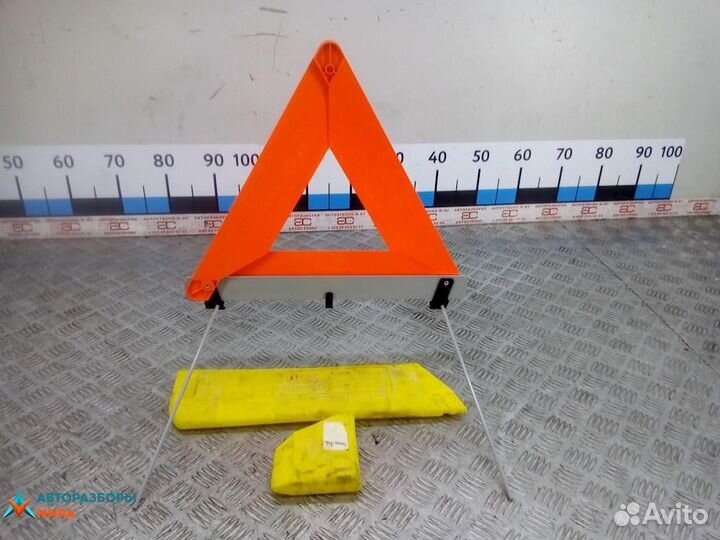 Знак аварийной остановки Hyundai Getz 2004