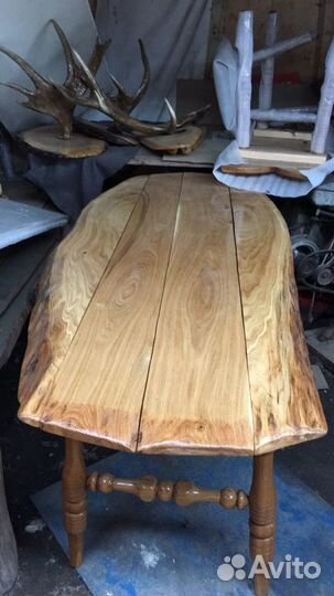 Стол и стулья