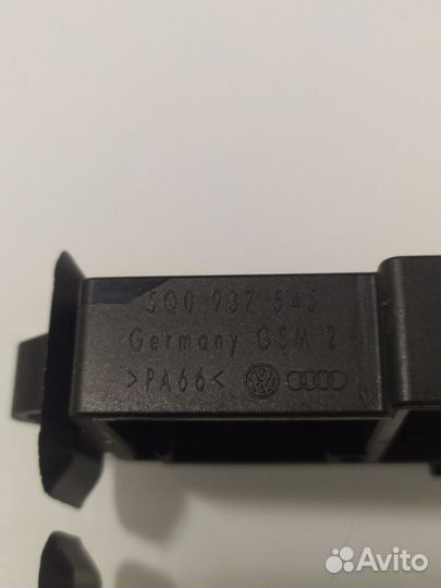 Кронштейн предохранителей VAG 5Q0937545