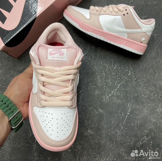 Nike SB Dunk Low pink Pigeon