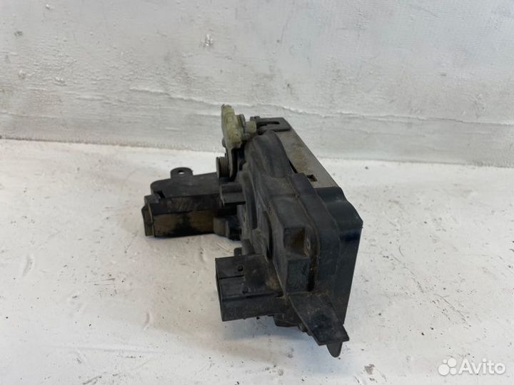 Замок двери передний правый Opel Astra H 2005