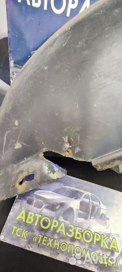 Задний правый подкрылок Volkswagen Golf 4