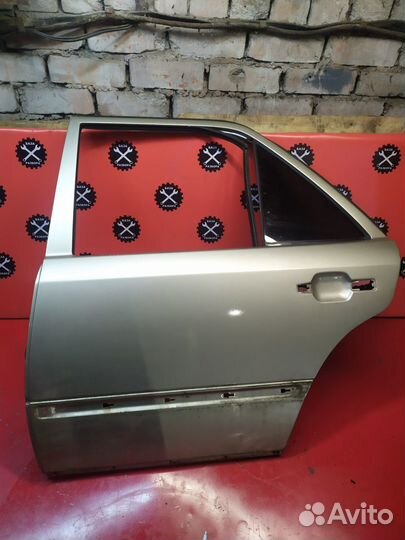 Задняя левая дверь Mercedes W124
