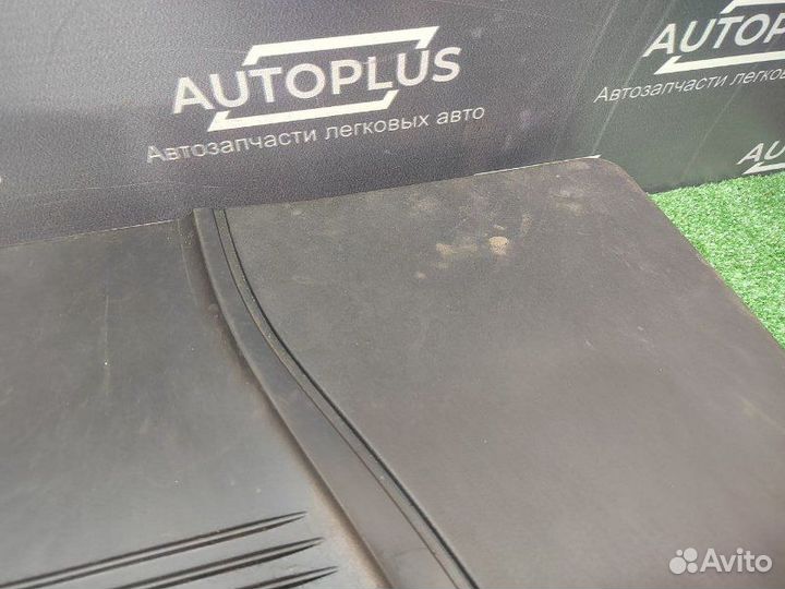 Декоративная накладка двигателя Ford Focus седан