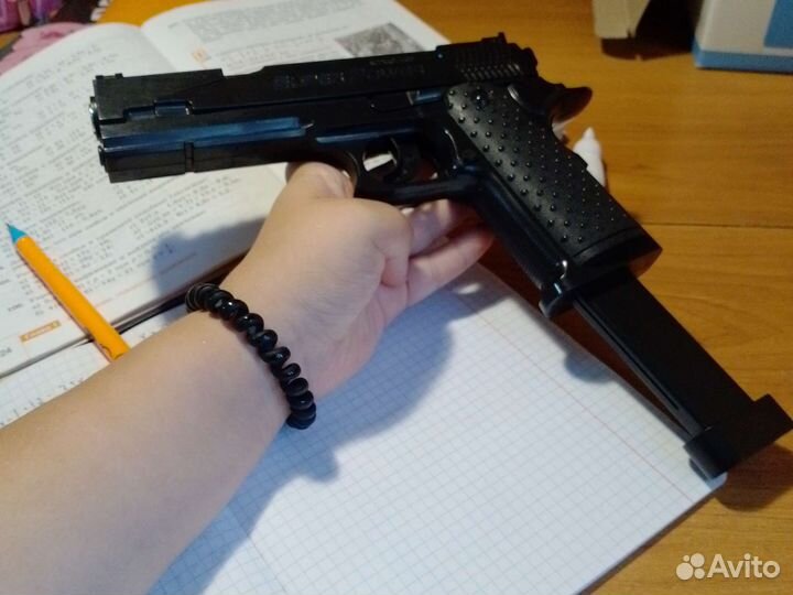 Игрушечный пистолет