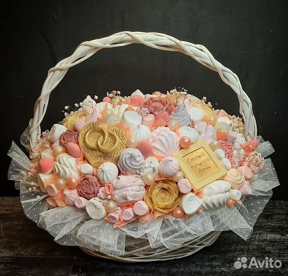 Свадебная корзина сладкая