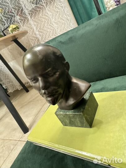 Бюст Ленина