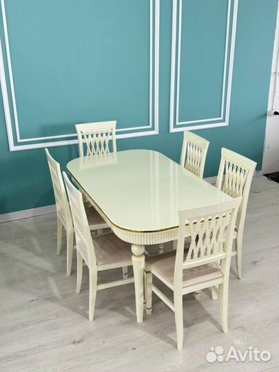 Стол и стулья