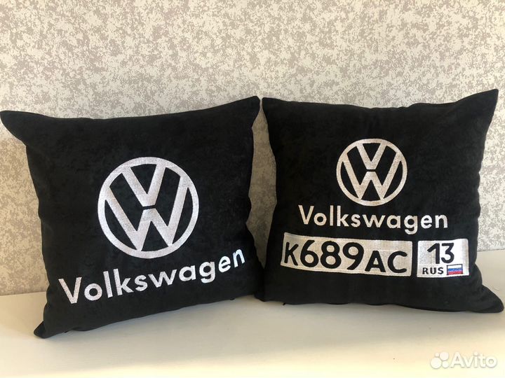 Подушка с вышивкой в автомобиль с логотипом