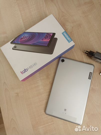 Планшет Lenovo Tab M8