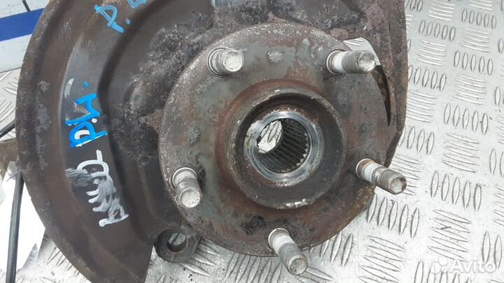 Ступица передняя левая на Nissan Qashqai J10