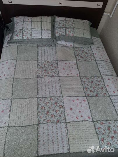 Покрывало и наволочки на двуспальную кровать