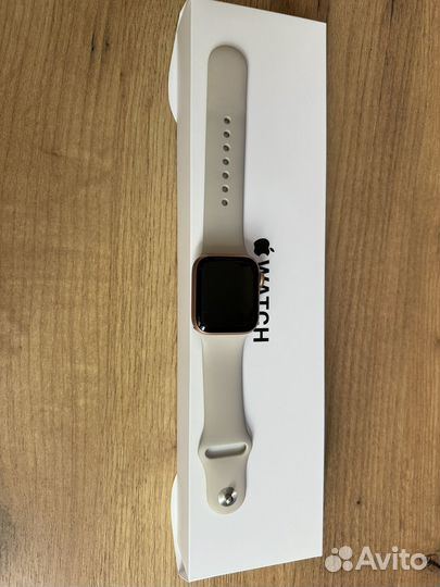 Apple watch SE 40 m(1ое поколение)