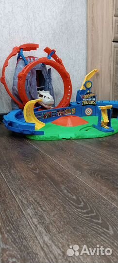 Hot Weels монстр-трак Вулкан Арена GYL14