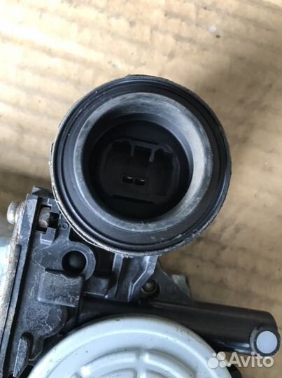 Стеклоподъемник задний правый Toyota RAV4(647)