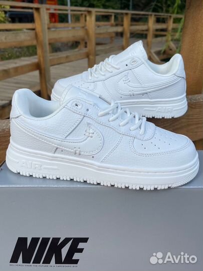 Кроссовки nike белые