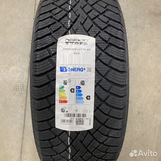 Nokian Tyres Hakkapeliitta R5 SUV 235/60 R18 107R