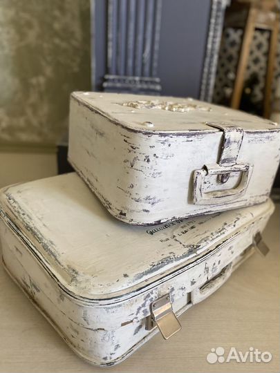 Декоративные чемоданы