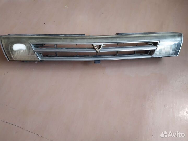 Решетка радиатора Toyota vista sv 30