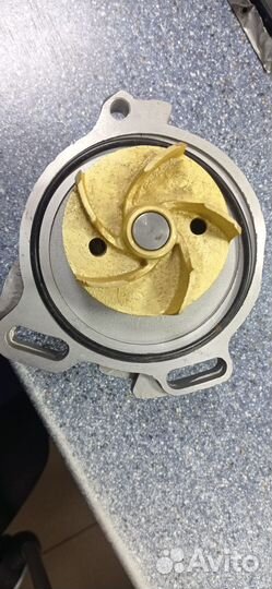 Насос водяной (помпа) Audi 100