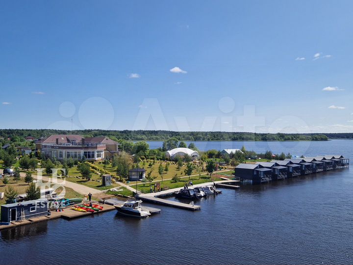 Дом 3150 м² на участке 3 га