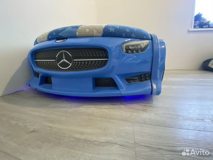 Детская кровать машина