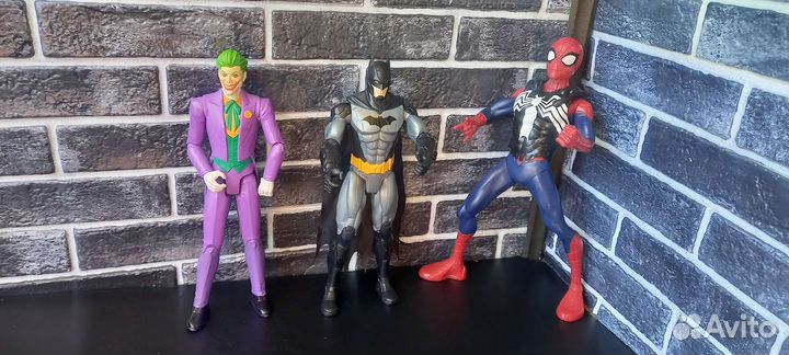 Экшн-фигурка из вселенной DC ; Бэтмен, Джокер