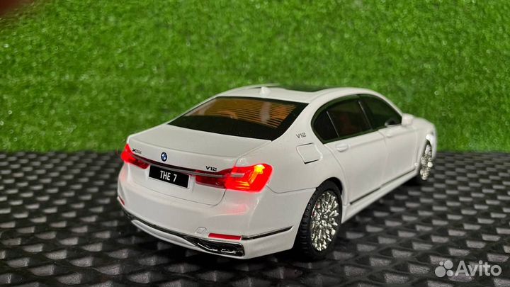 Модель автомобиля BMW 7 Series G11/G12 металл