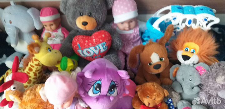 Мягкая игрушка и пупсы