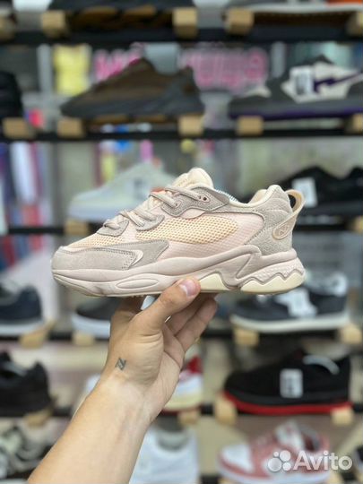 Кроссовки Adidas Ozweego