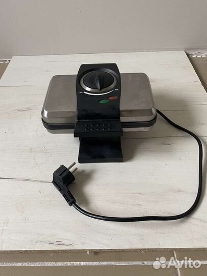 Электрическая вафельница новая