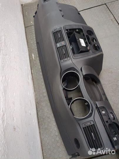 Панель передняя салона Volkswagen Jetta 6