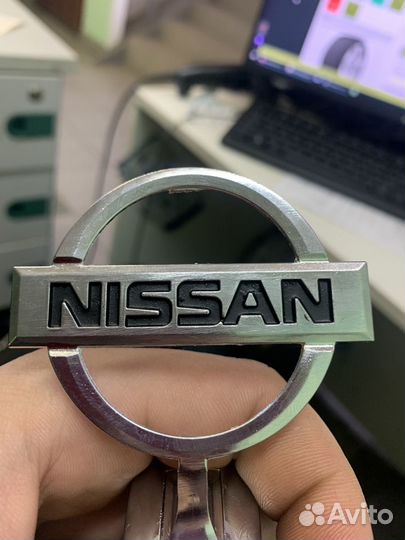 Шильдик nissan ниссан