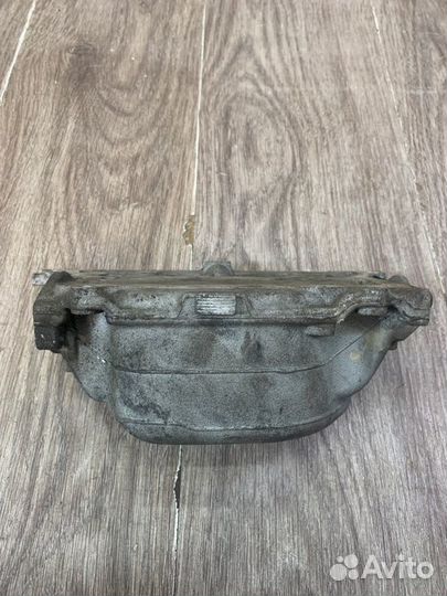 Крышка головки блока цилиндров задняя Mercedes