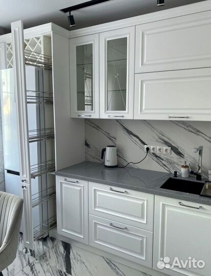 Кухни на заказ с удобными системами освещения