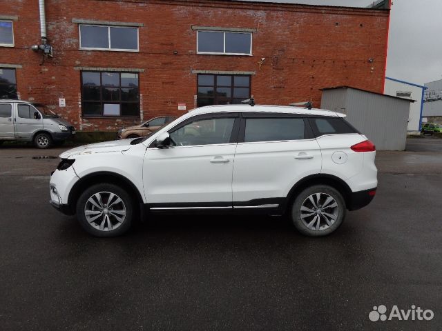 Geely Atlas 2.4 AT, 2021, битый, 136 000 км