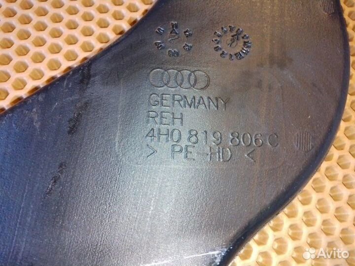 Воздуховод салона Audi A8 D4 long 4.2 cdra 2011