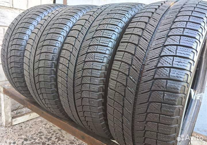 Michelin X-Ice XI3 235/45 R17 97H