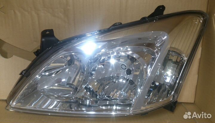 Фара левая Toyota corolla HB 8117013300