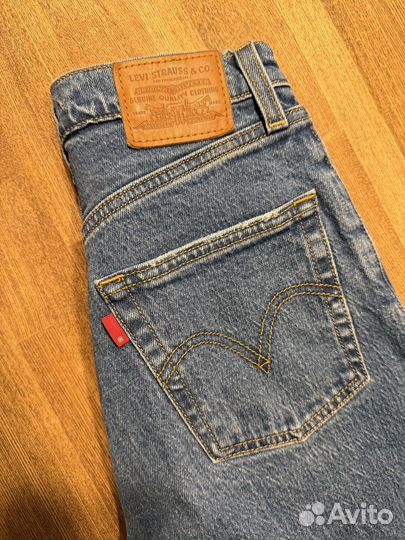Джинсы Levis ribcage straight