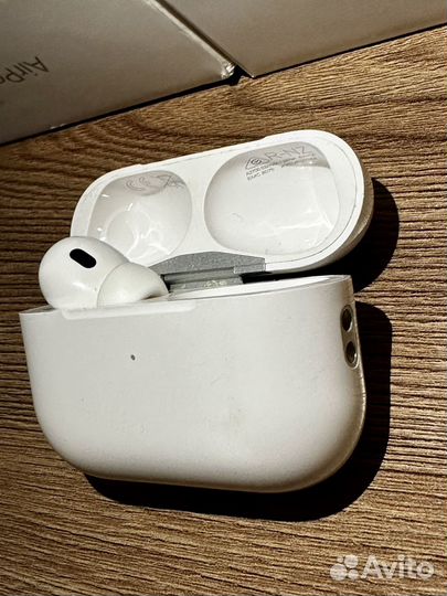 Airpods pro 2 оригинал кейс и левый наушник