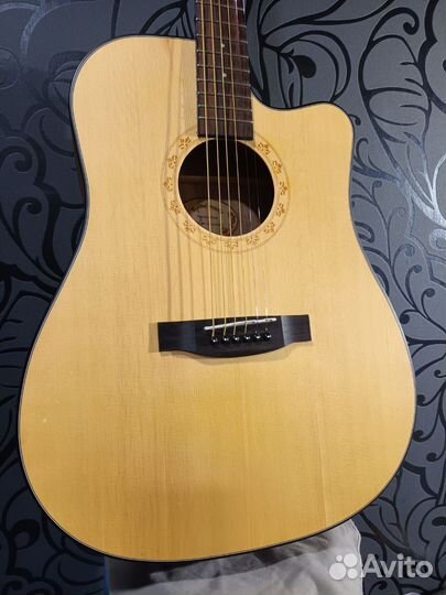 Акустическая эстрадная гитара
