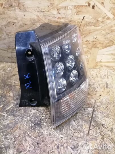 Фонарь правый Mitsubishi Outlander XL