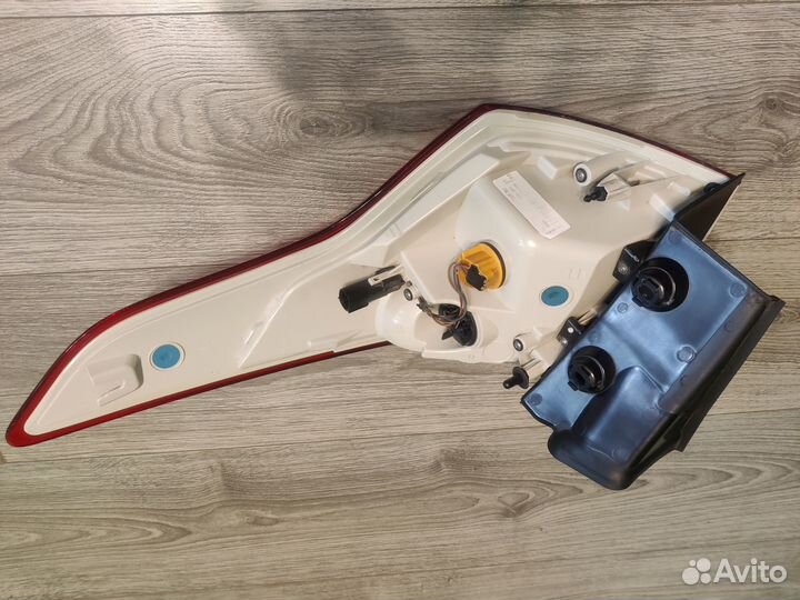 Фонарь наружный левый Kuga 2