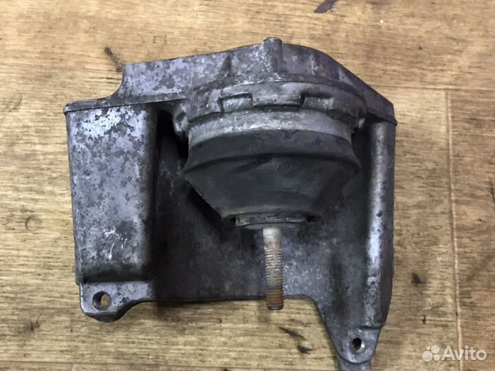 Опоора подушка двигателя ауди 80 б4 2.6 AAH ABC