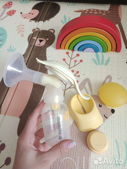 Молокоотсос medela ручной+силикон.накладки Medela