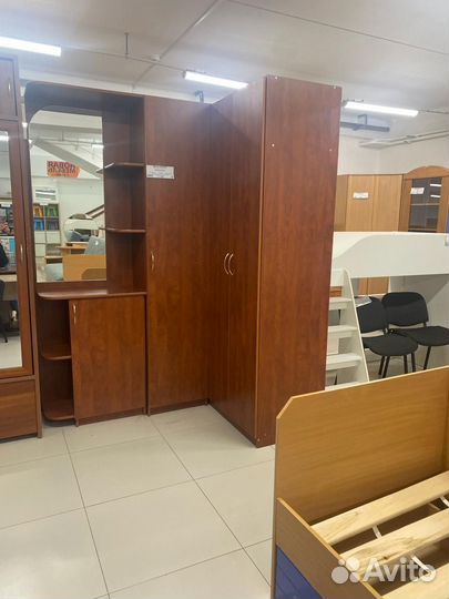 Шкаф угловой в прихожую вишня