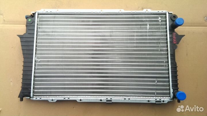 Новый радиатор охлаждения Ауди 100 A6